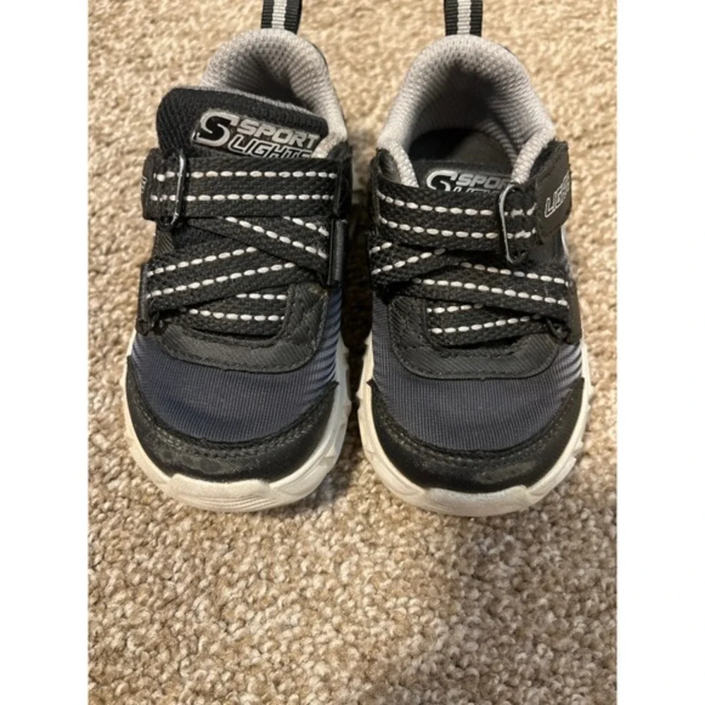 Skechers Kids Light Up Sneakers Boys‎ Girls Shoes Size 6 Toddler Black Blue